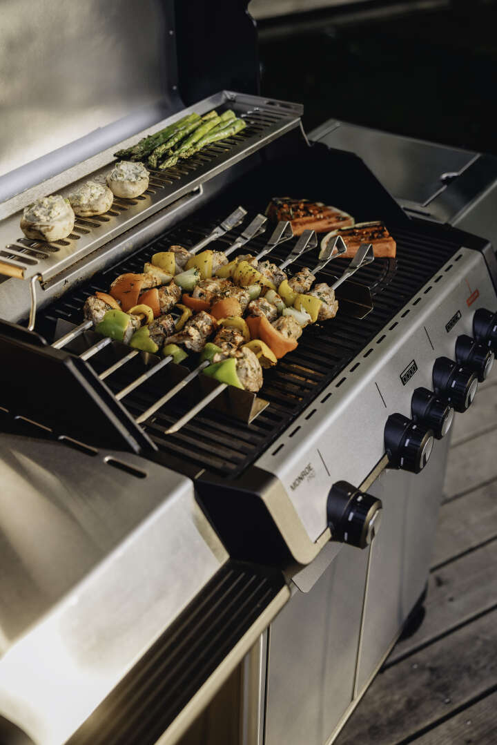 Enders Gasgrill Monroe Pro 4 SIKR TURBO inkl. Wetterschutzhaube